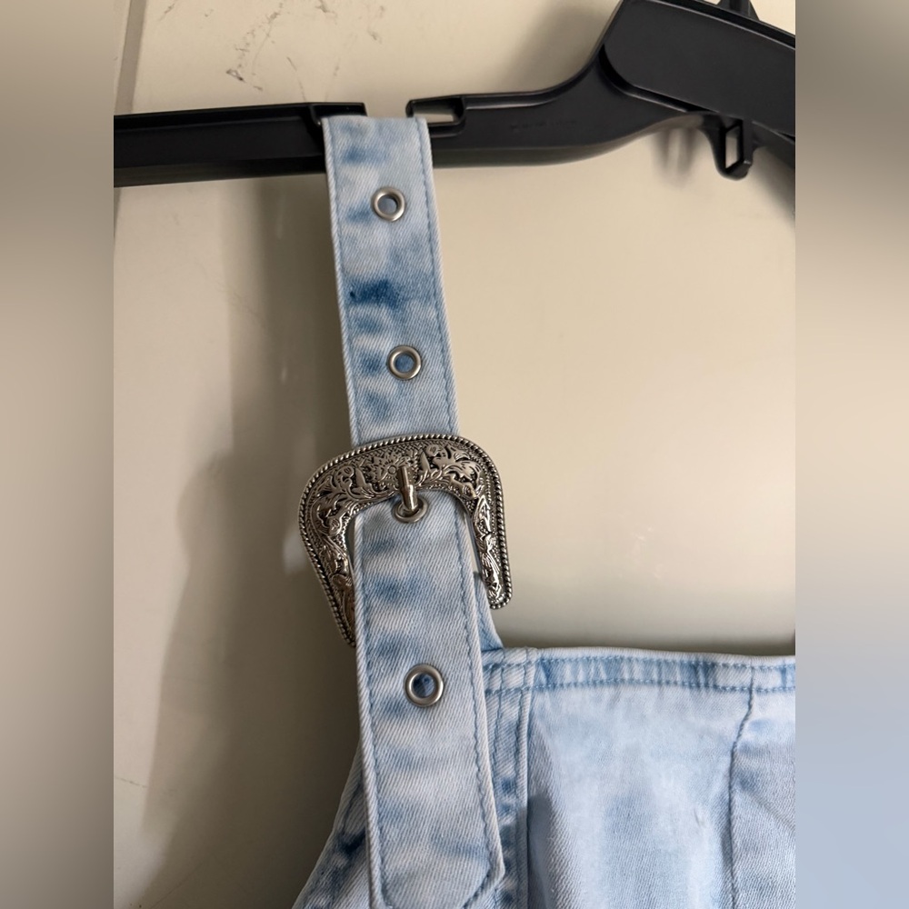 Two 2 fly Light Wash Denim Crop Overall Top with Silver Buckles buttercup s/m - Picture 4 of 9